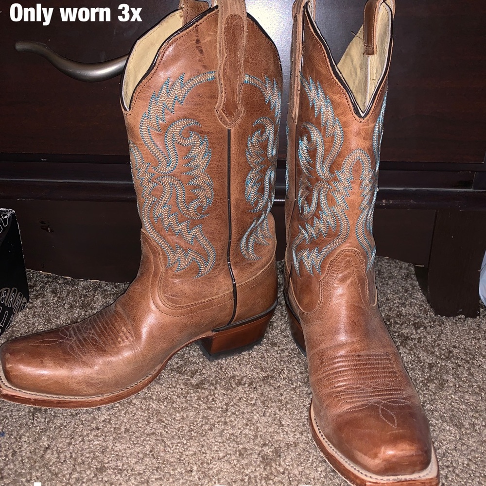 I’m selling boots I hardly ever wore